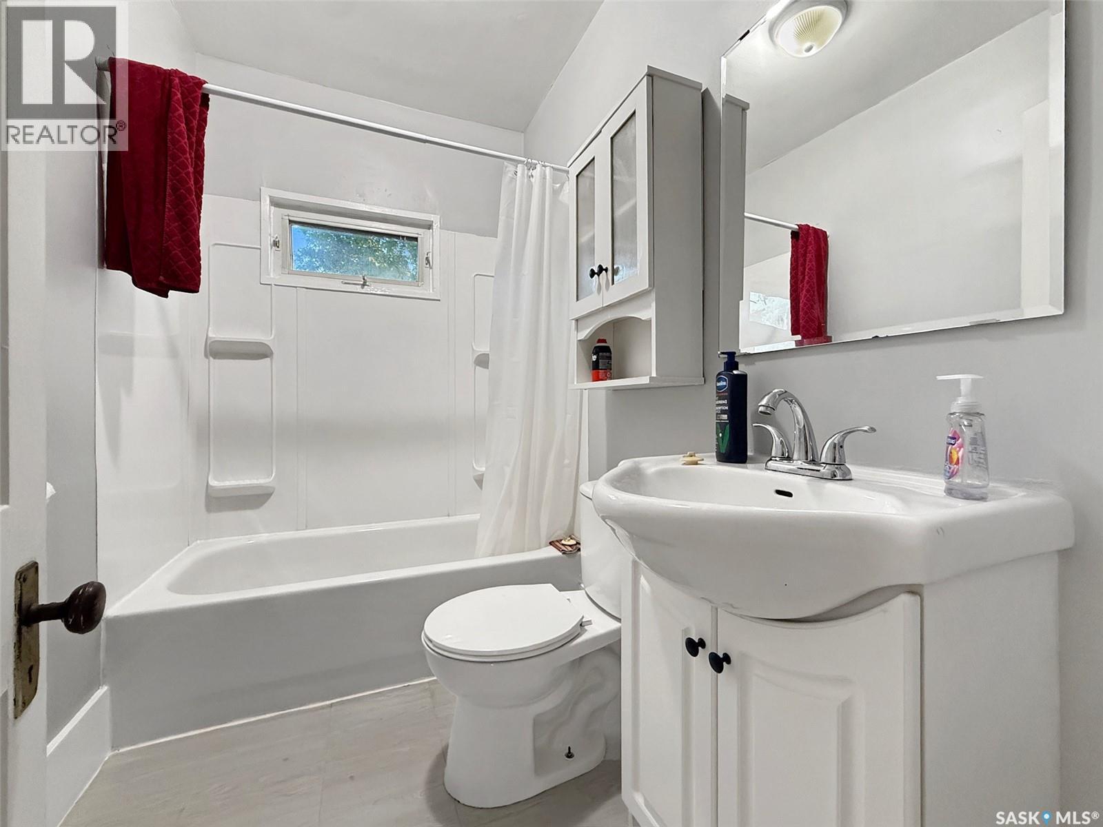 352 2nd Avenue Ne, Swift Current, Saskatchewan  S9H 2E1 - Photo 9 - SK049559