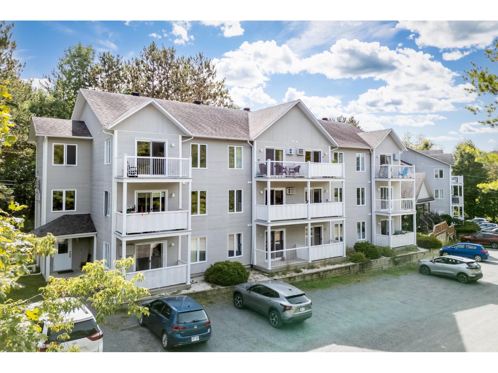 53 Rue Maple|#106 Sutton Quebec Canada J0E2K0 2