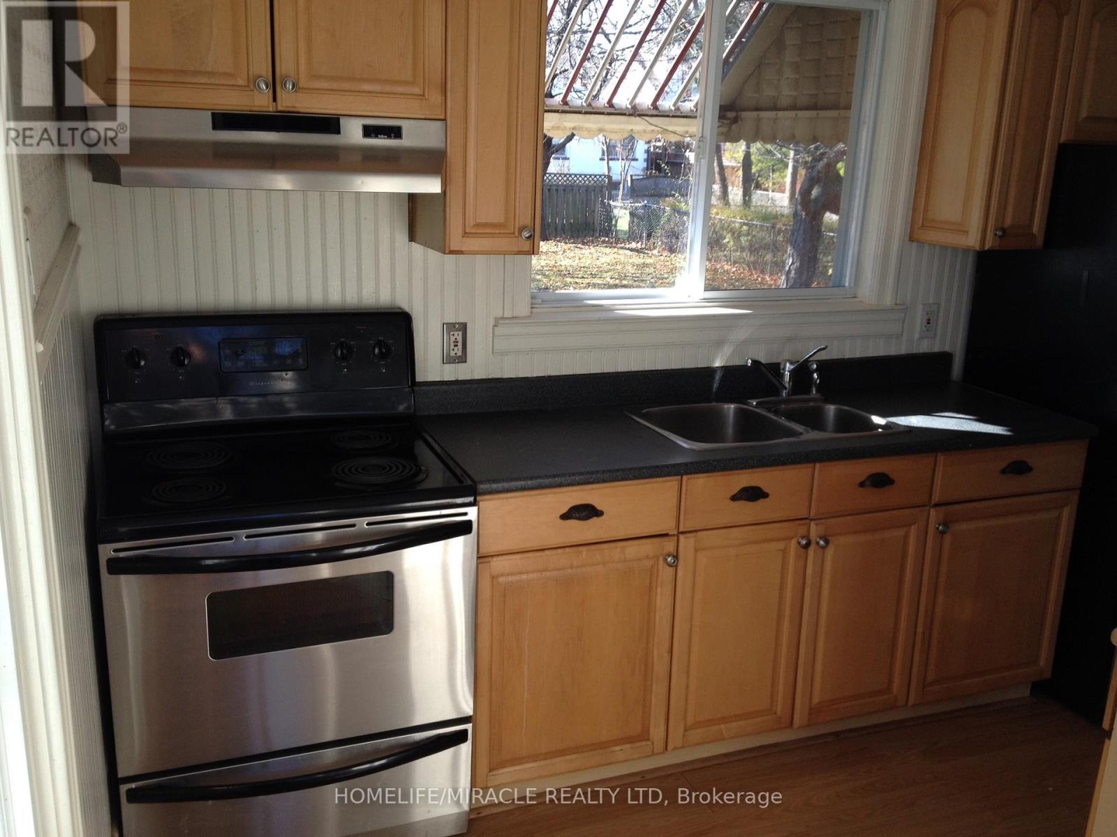 40 Thirty Seventh Street, Toronto, Ontario  M8W 3L6 - Photo 3 - W13476270