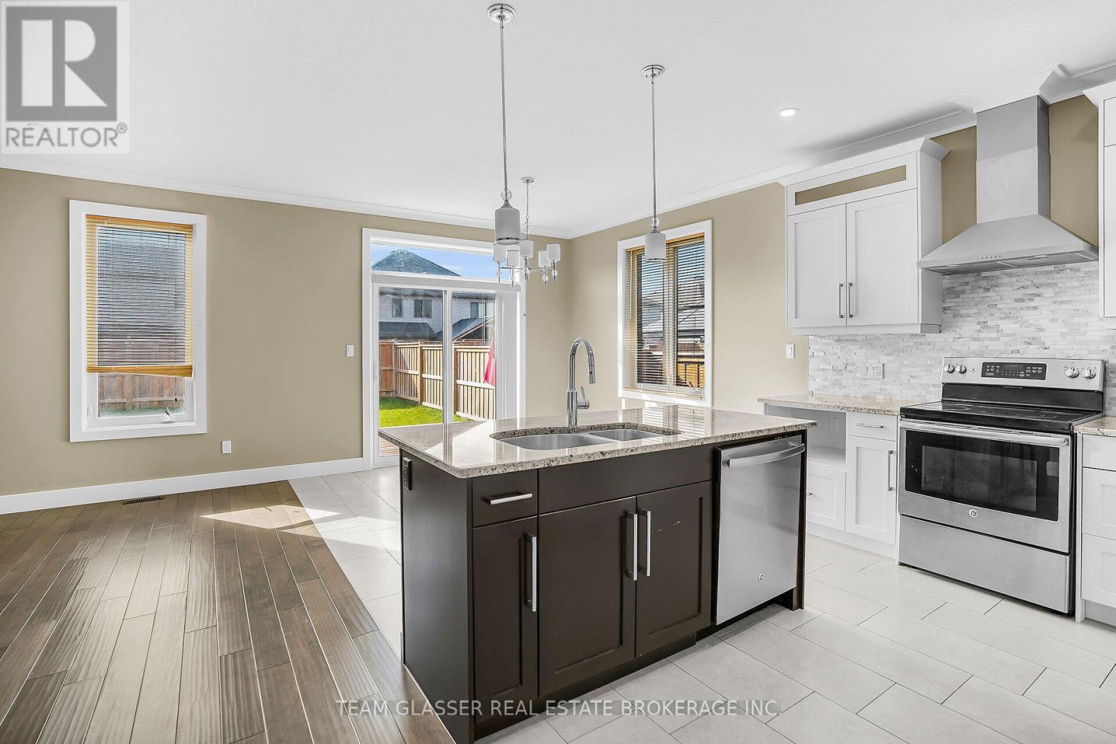 2407 Red Thorne Avenue, London South, Ontario  N6P 0E7 - Photo 9 - X13835262