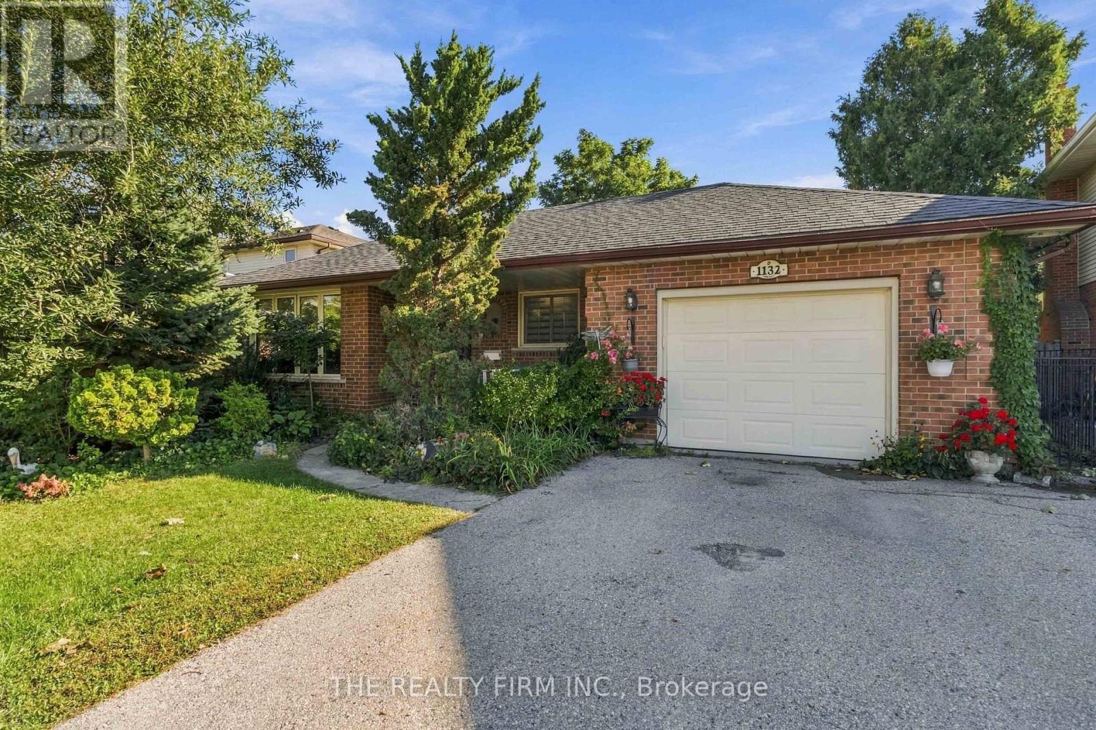 1132 IROQUOIS CRESCENT, Woodstock, Ontario