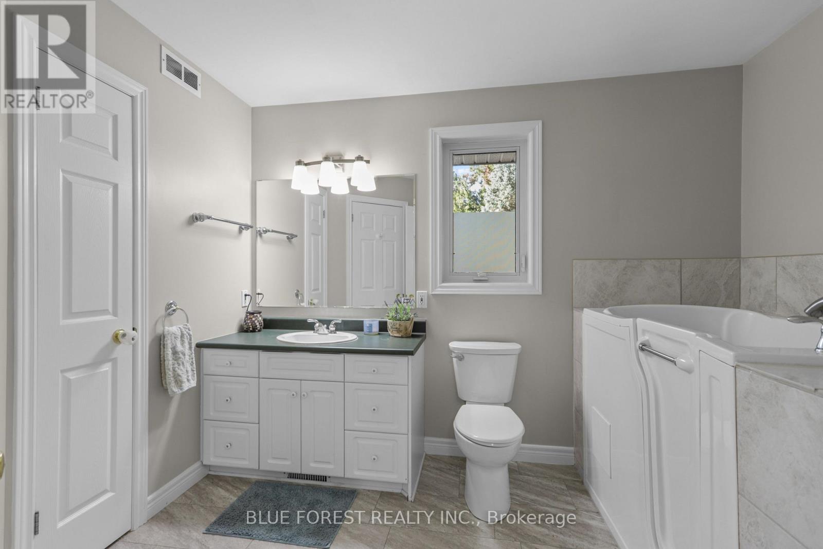 143 Water Street, Southwest Middlesex, Ontario  N0L 1M0 - Photo 26 - X13835360