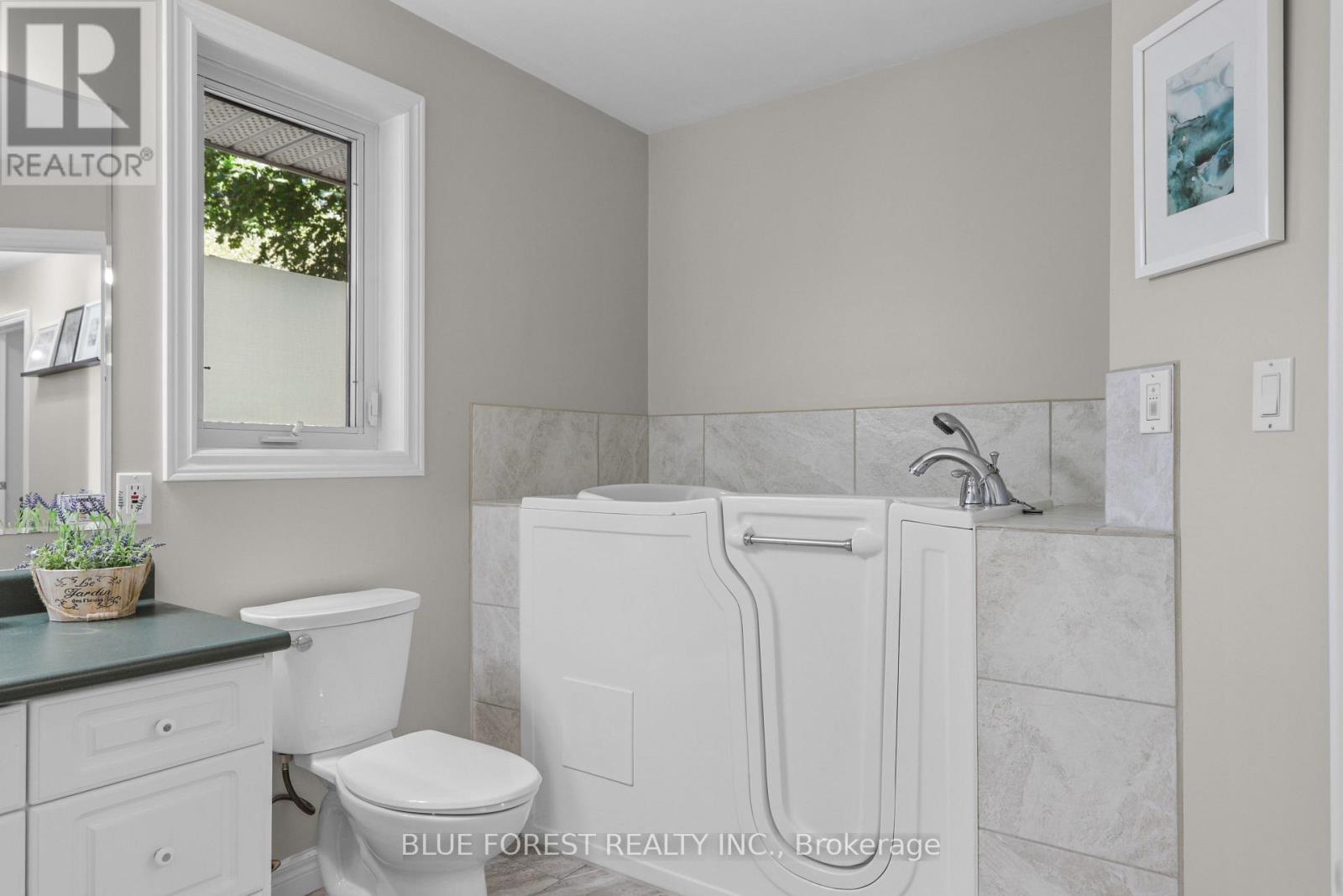 143 Water Street, Southwest Middlesex, Ontario  N0L 1M0 - Photo 27 - X13835360