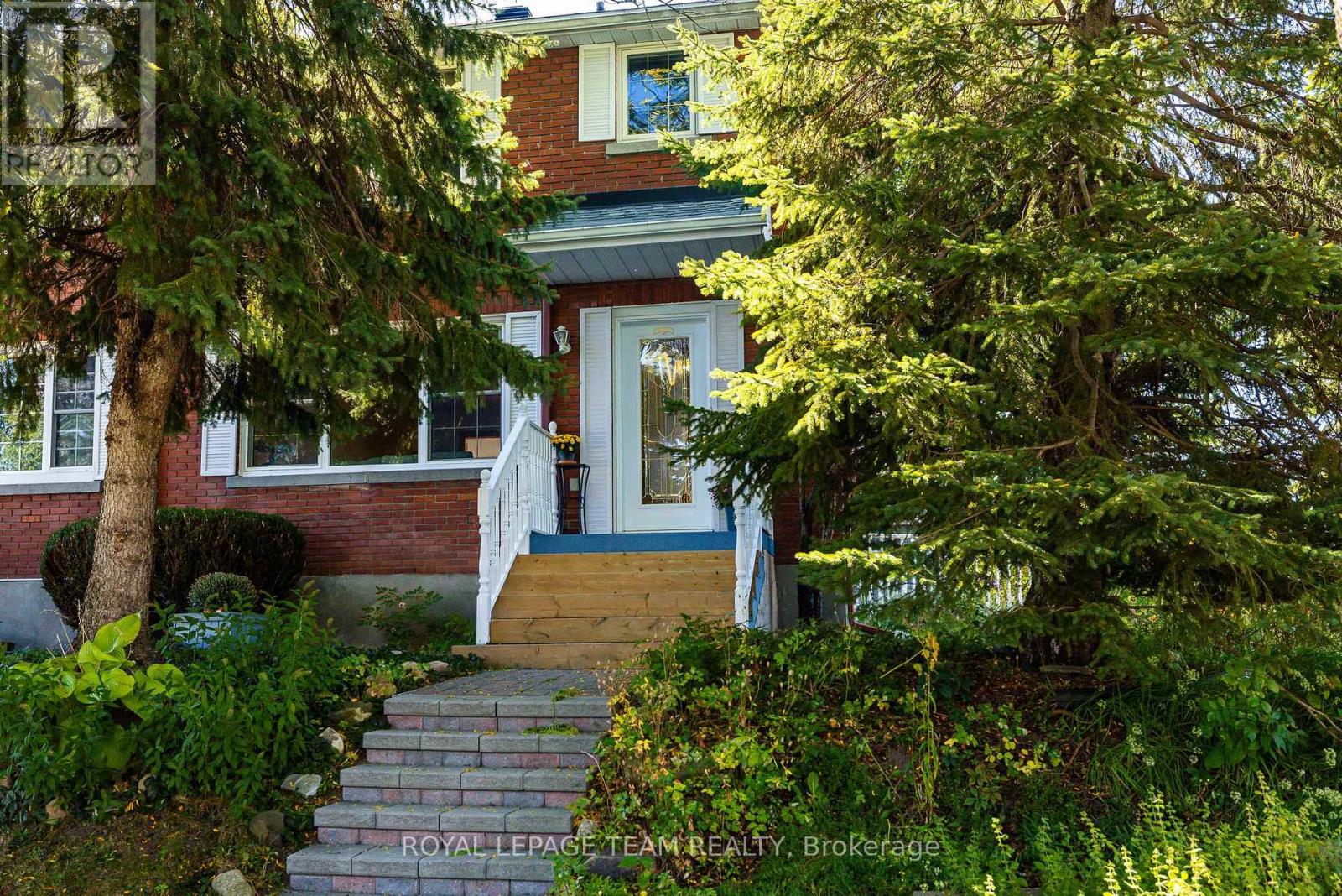 1050 Apolydore Avenue, Ottawa, Ontario  K1H 8A9 - Photo 2 - X13835242