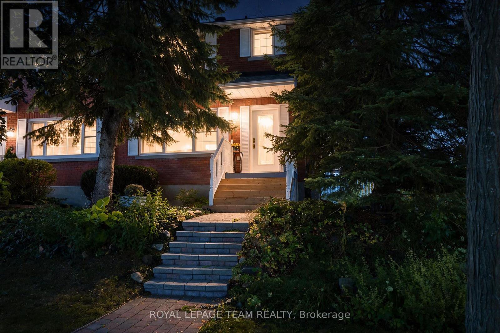 1050 Apolydore Avenue, Ottawa, Ontario  K1H 8A9 - Photo 3 - X13835242