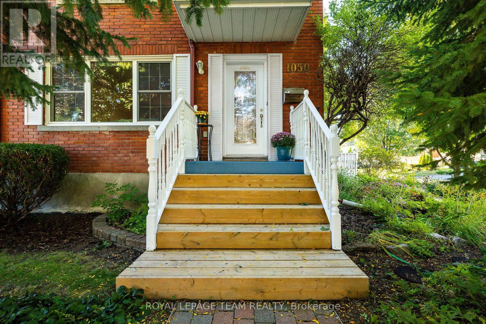 1050 Apolydore Avenue, Ottawa, Ontario  K1H 8A9 - Photo 4 - X13835242