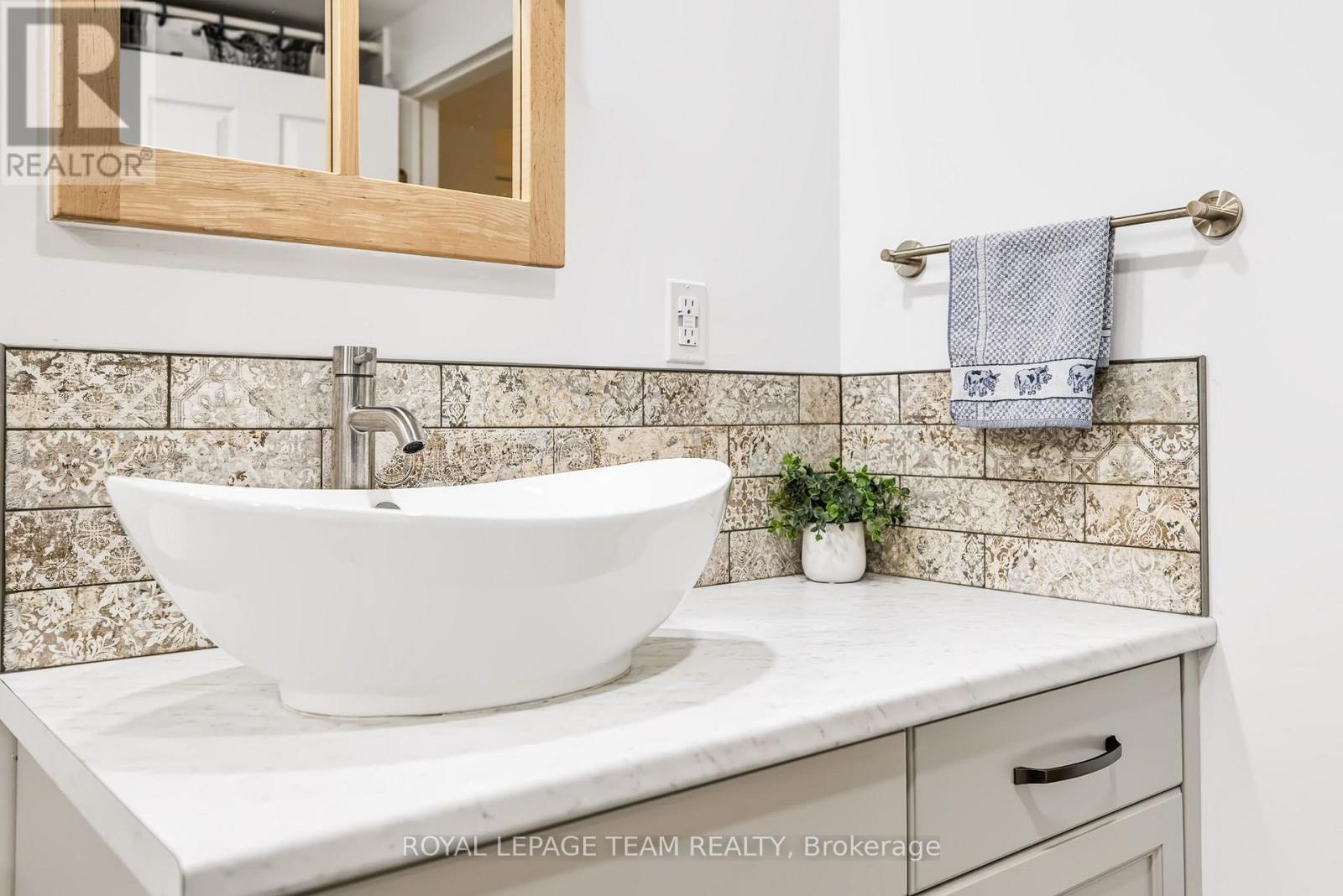 1050 Apolydore Avenue, Ottawa, Ontario  K1H 8A9 - Photo 41 - X13835242