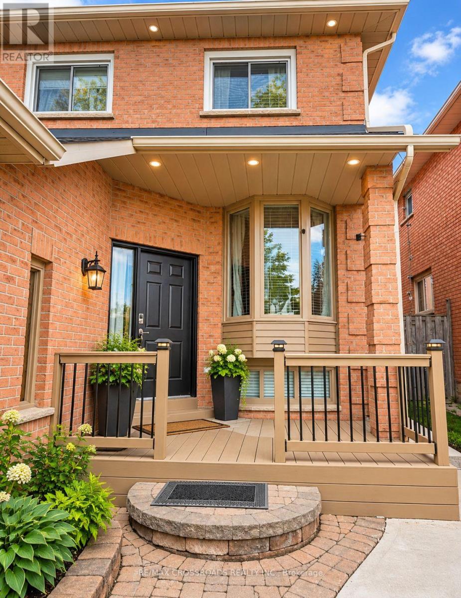 11 Murkar Crescent, Whitby, Ontario  L1N 8Y4 - Photo 2 - E13835338