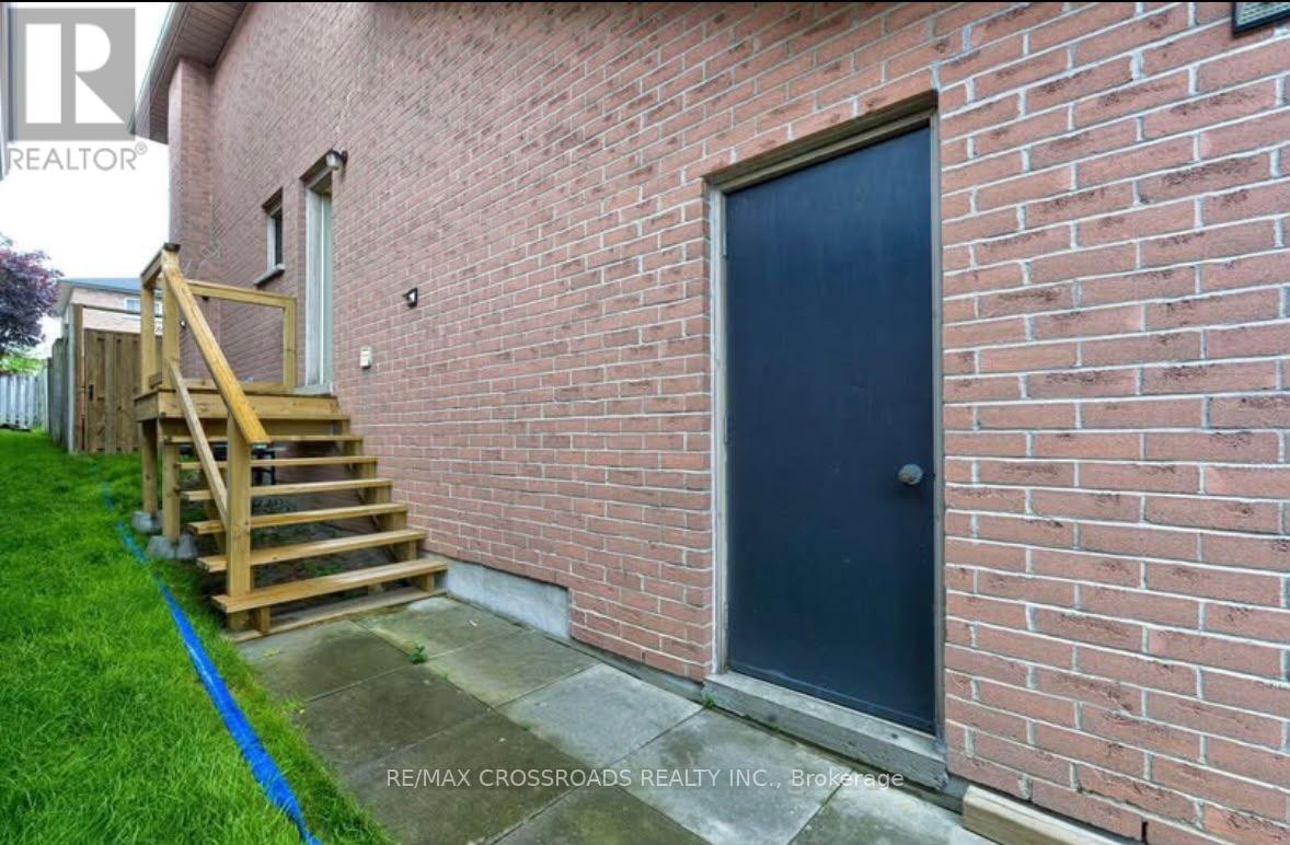 11 Murkar Crescent, Whitby, Ontario  L1N 8Y4 - Photo 37 - E13835338