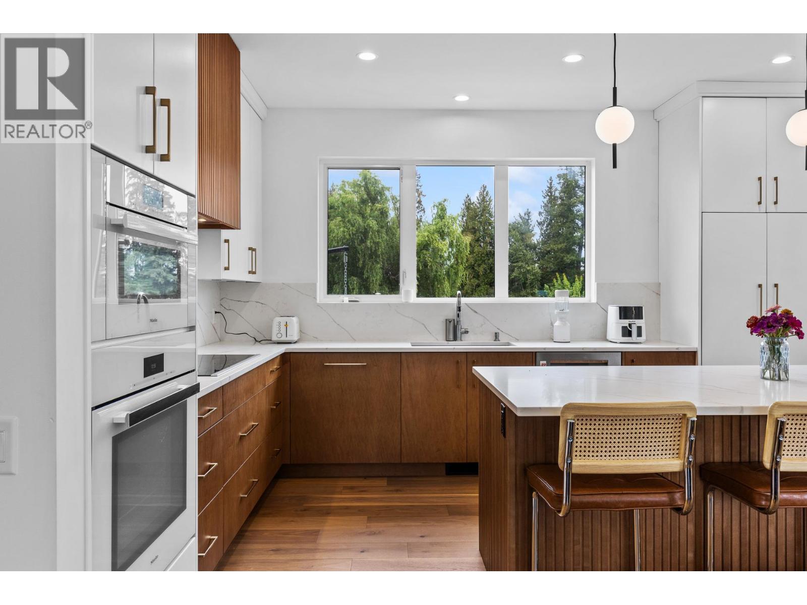 624 Bonjou Road, Kelowna, British Columbia  V1W 1M5 - Photo 11 - 10401859