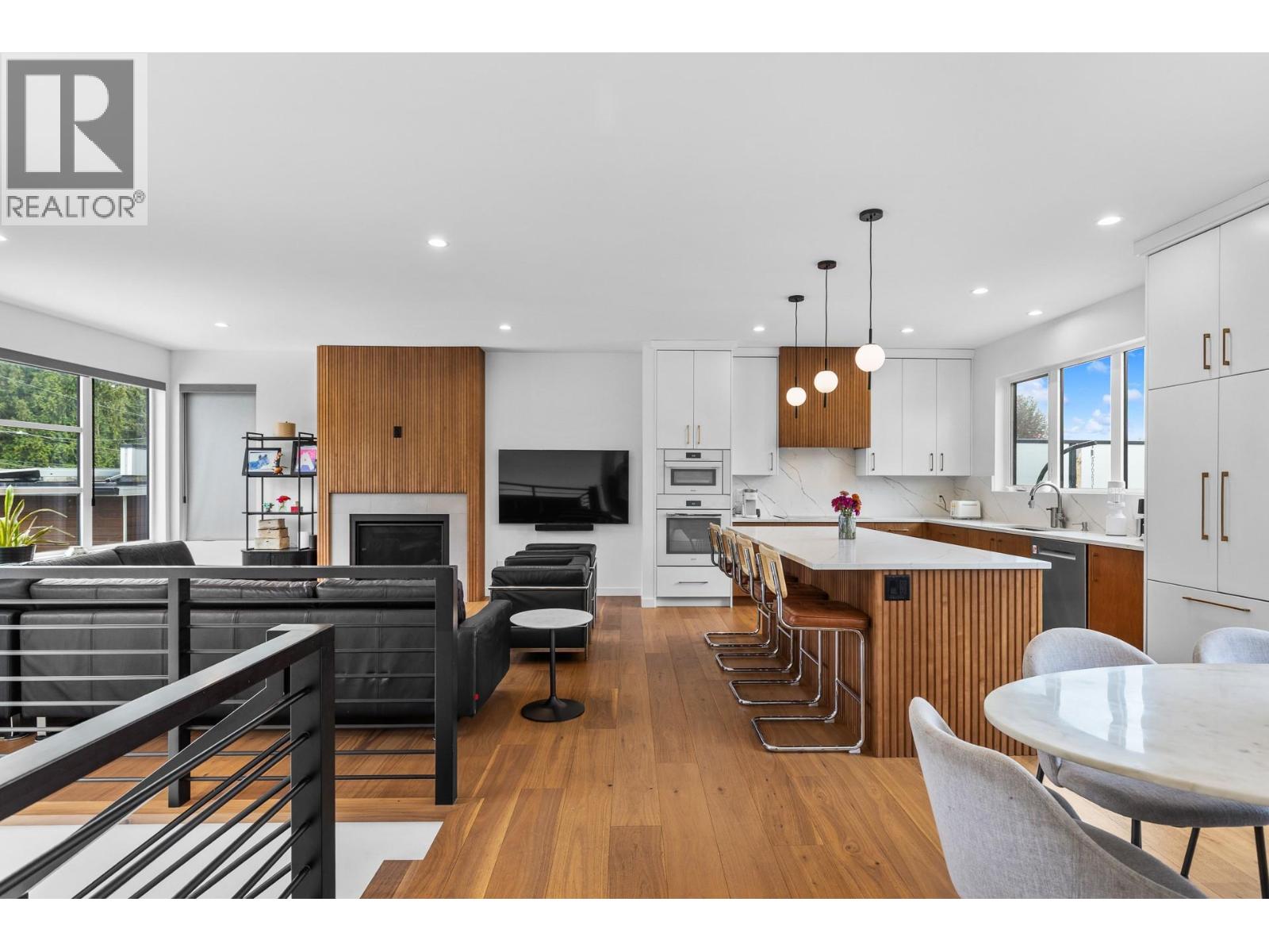 624 Bonjou Road, Kelowna, British Columbia  V1W 1M5 - Photo 3 - 10401859