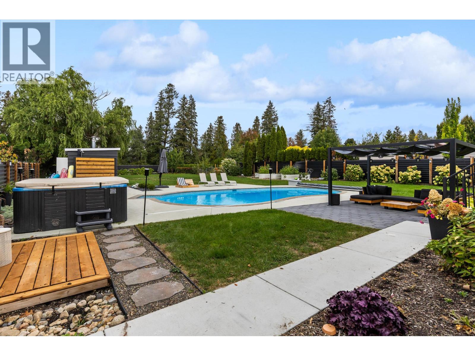 624 Bonjou Road, Kelowna, British Columbia  V1W 1M5 - Photo 50 - 10401859