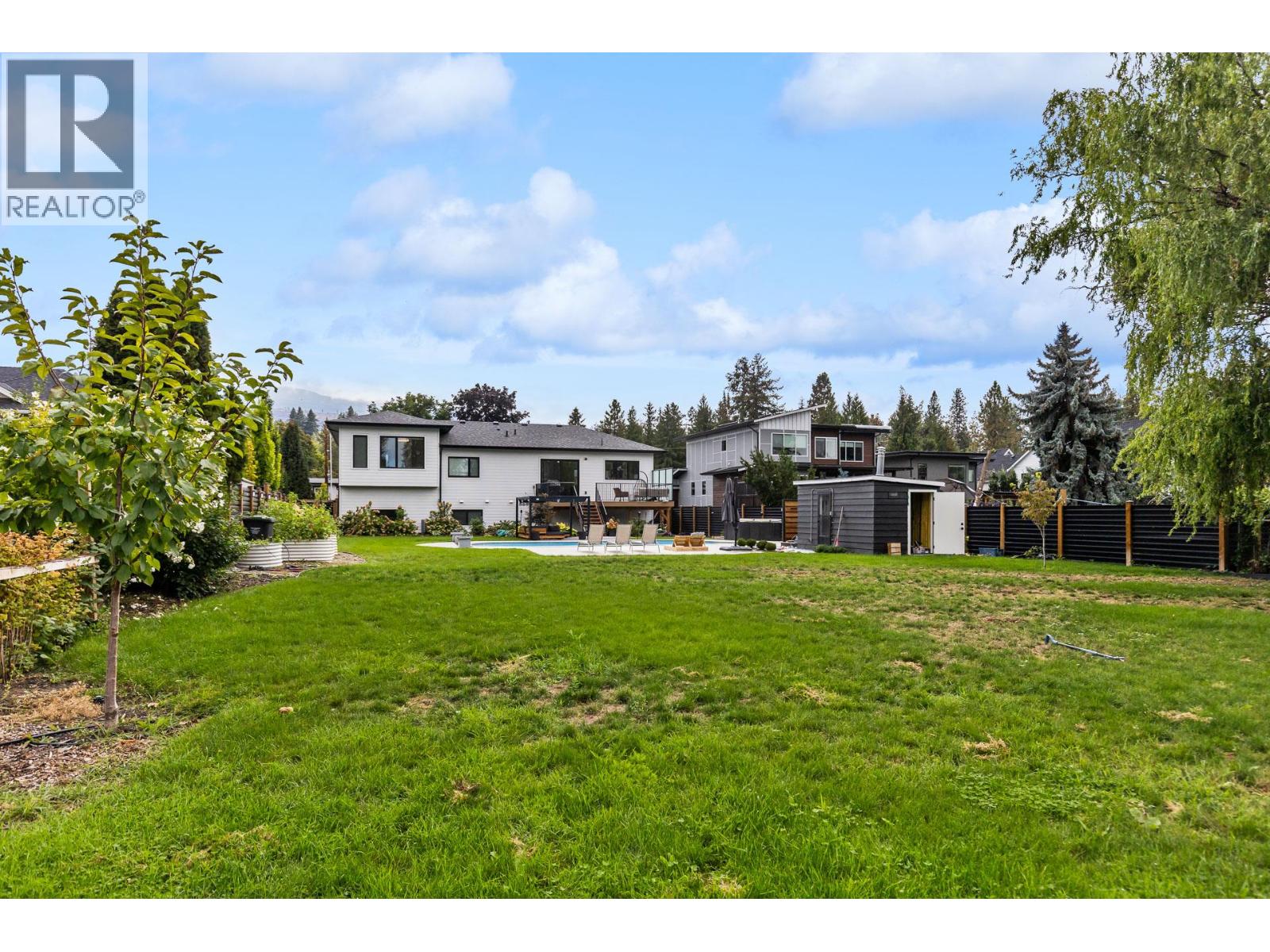 624 Bonjou Road, Kelowna, British Columbia  V1W 1M5 - Photo 64 - 10401859