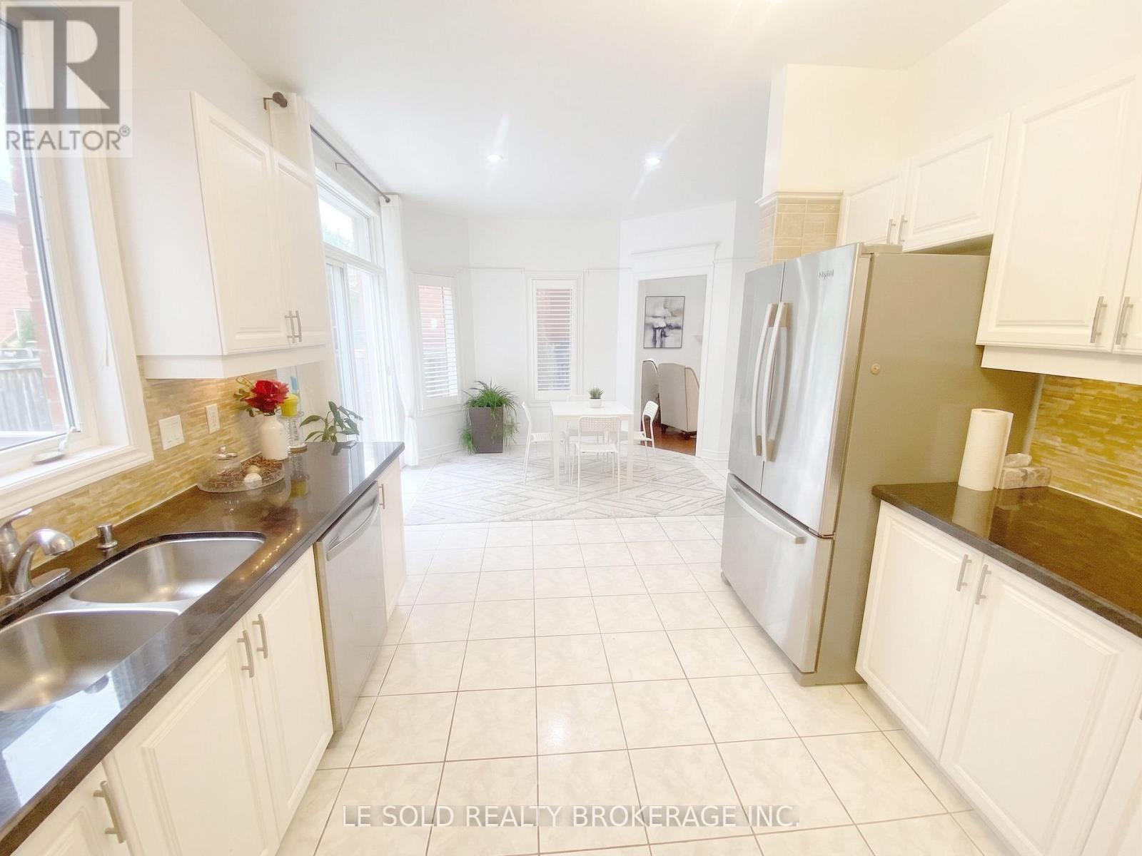 76 Larratt Lane, Richmond Hill (Westbrook), Ontario  L4C 0E2 - Photo 13 - N13835332