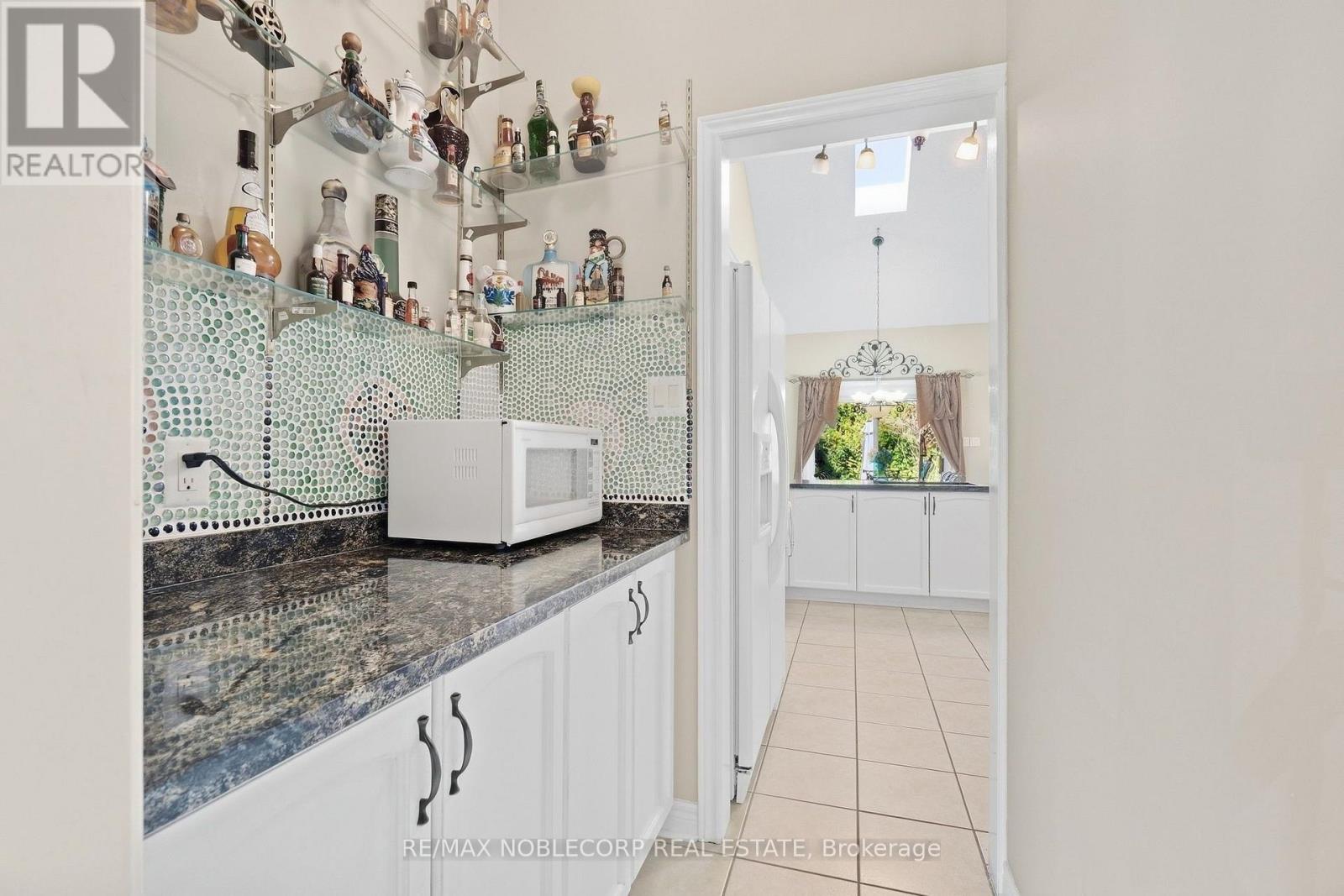 15 Woodland Trail Court, Vaughan, Ontario  L4L 9H9 - Photo 10 - N13835352