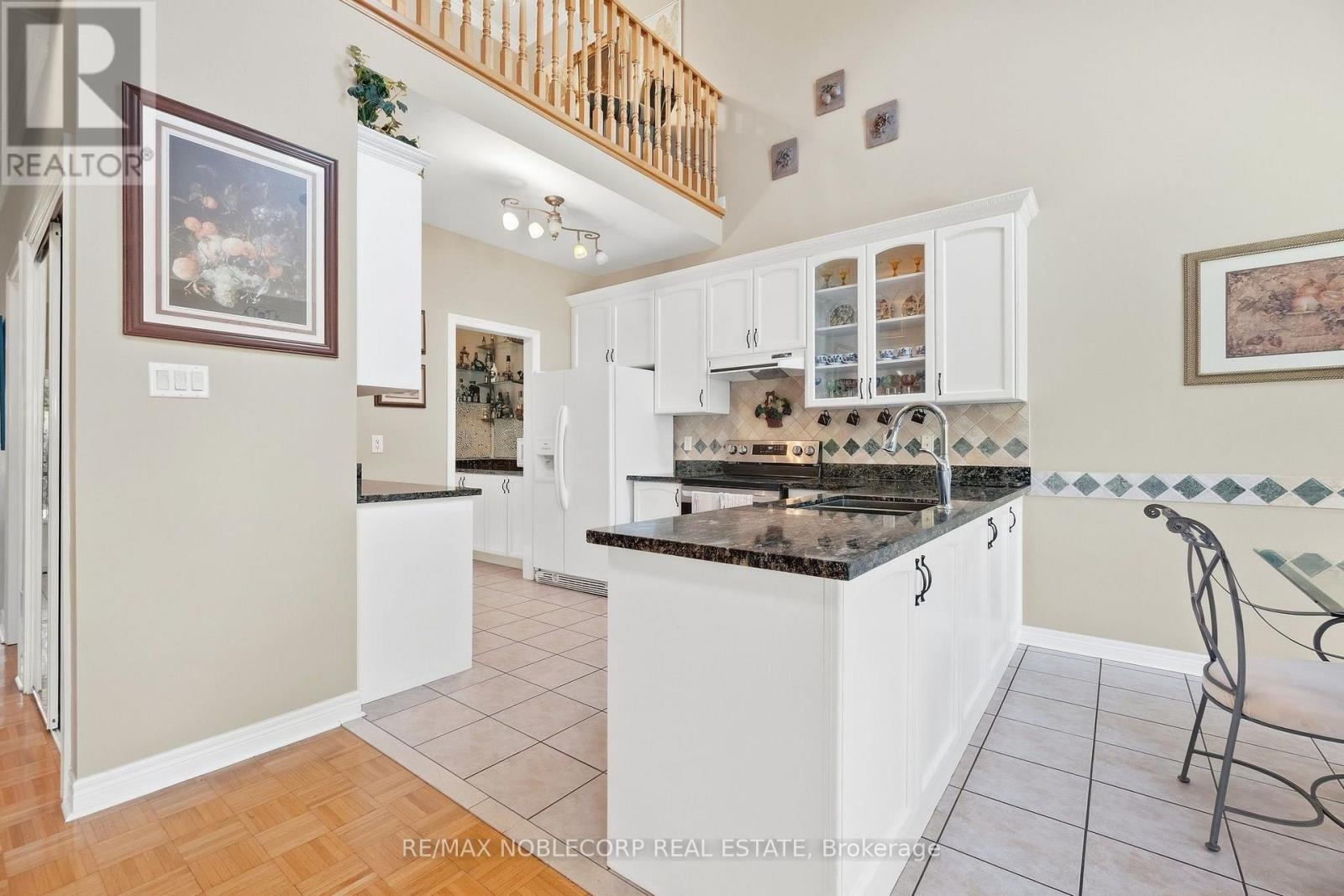 15 Woodland Trail Court, Vaughan, Ontario  L4L 9H9 - Photo 12 - N13835352