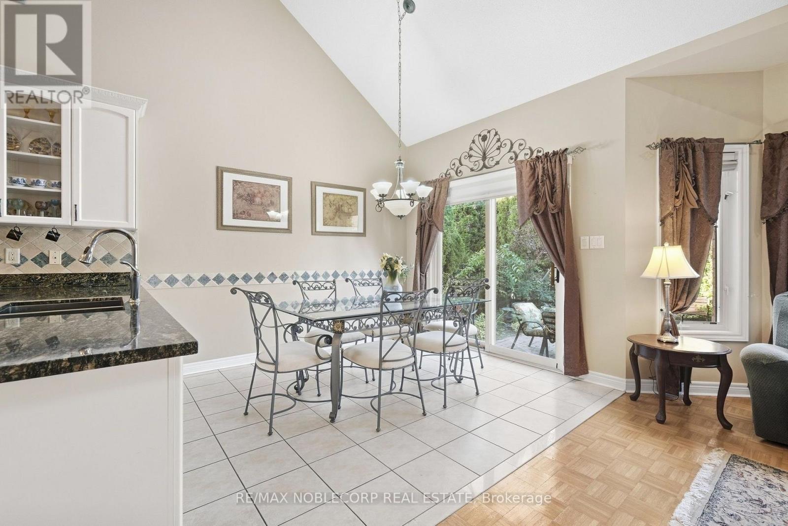 15 Woodland Trail Court, Vaughan, Ontario  L4L 9H9 - Photo 14 - N13835352