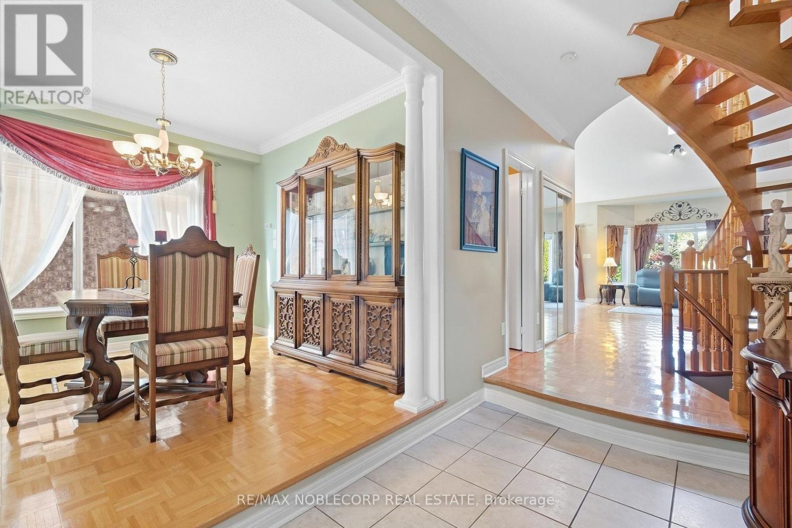 15 Woodland Trail Court, Vaughan, Ontario  L4L 9H9 - Photo 6 - N13835352