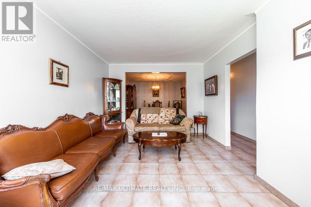 45 Mcroberts Avenue, Toronto, Ontario  M6E 4P3 - Photo 14 - W13835252