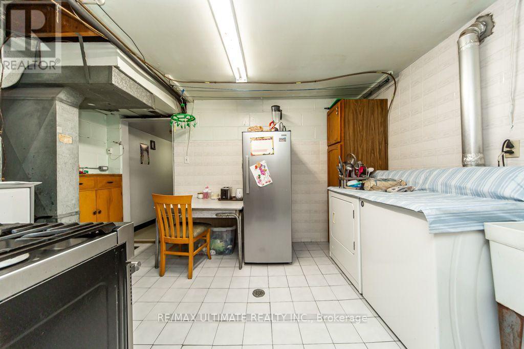 45 Mcroberts Avenue, Toronto, Ontario  M6E 4P3 - Photo 41 - W13835252