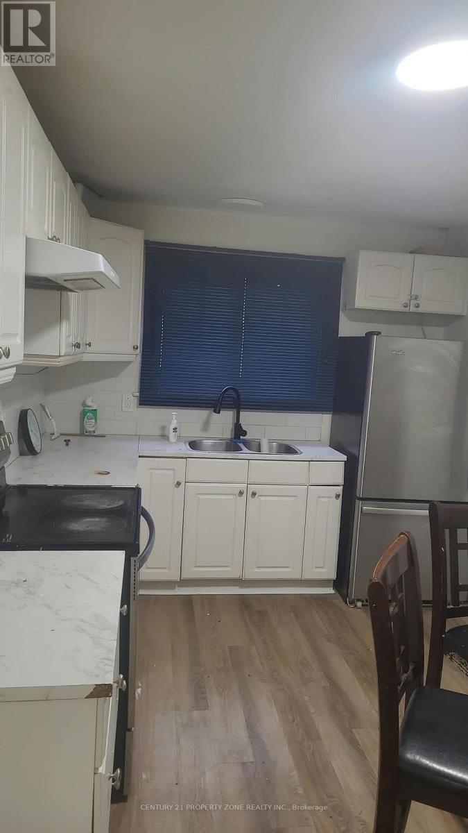 (Upper) - 28 Ladore Drive, Brampton, Ontario  L6Y 1V5 - Photo 4 - W13835298