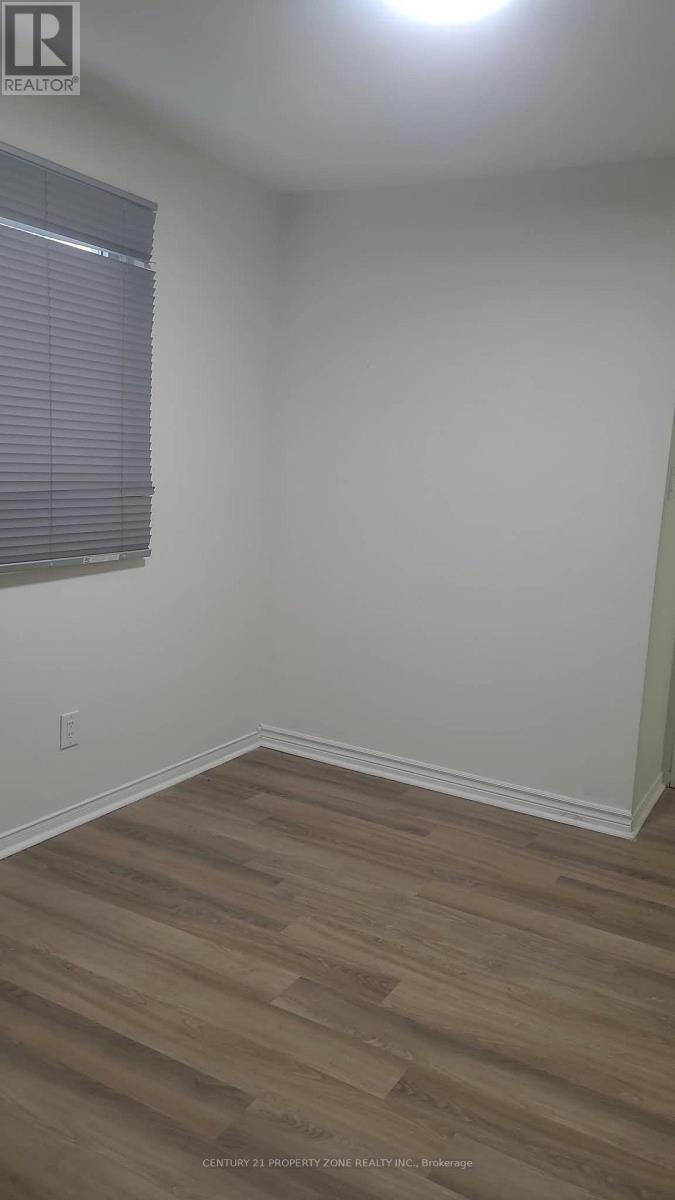 (Upper) - 28 Ladore Drive, Brampton, Ontario  L6Y 1V5 - Photo 9 - W13835298