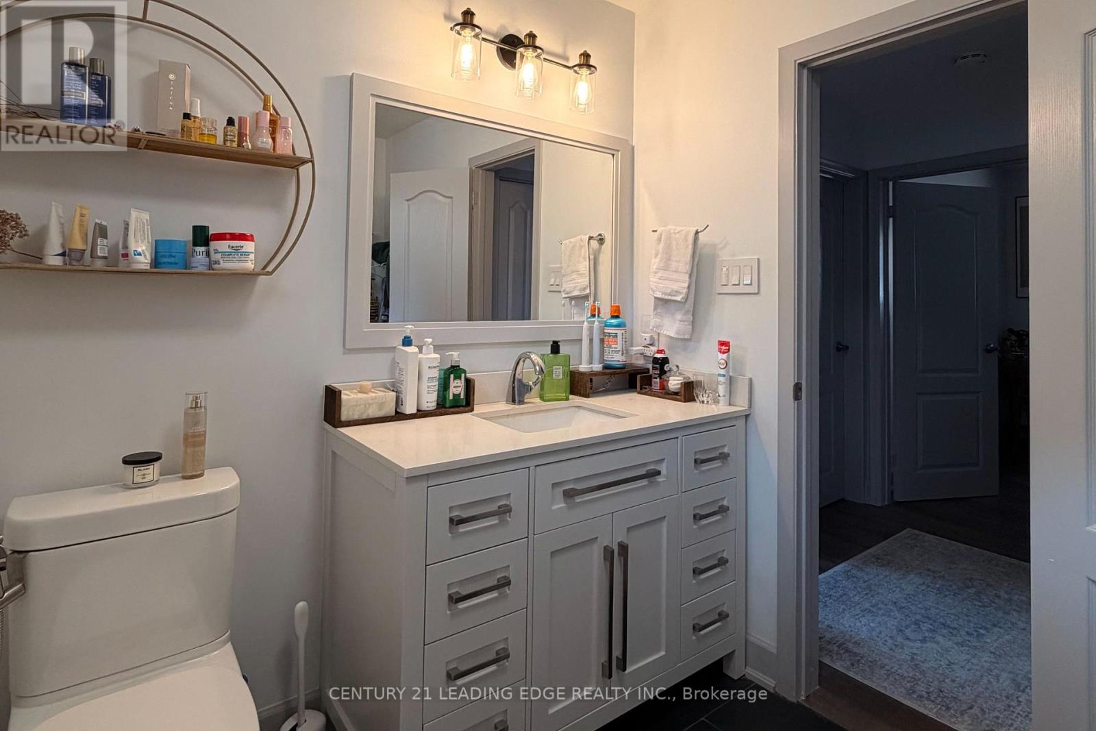 22 Highbury Road, Toronto, Ontario  M9M 2J7 - Photo 5 - W13835318