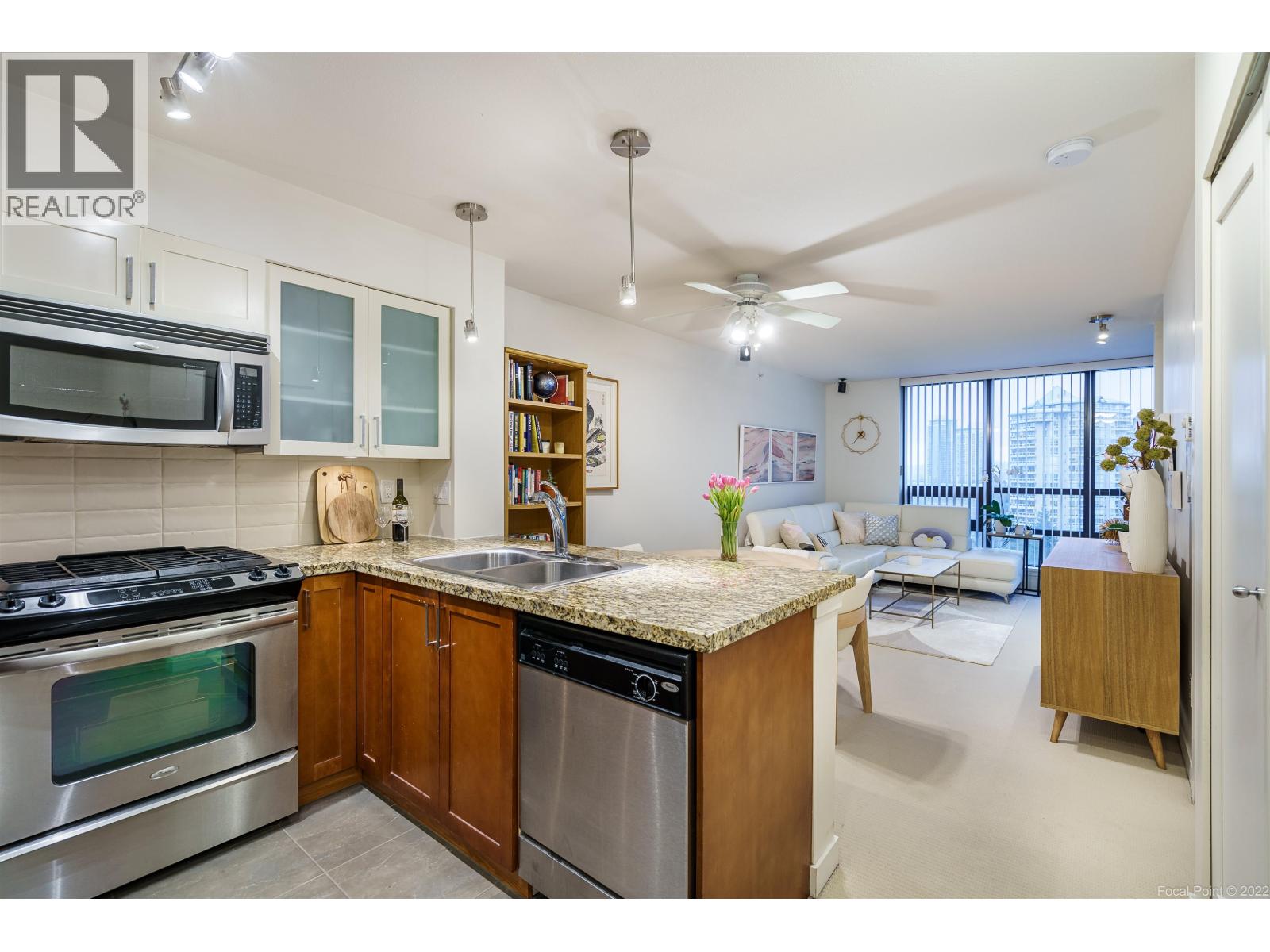 1102 1 Renaissance Square, New Westminster, British Columbia  V3M 0B6 - Photo 8 - R3131700