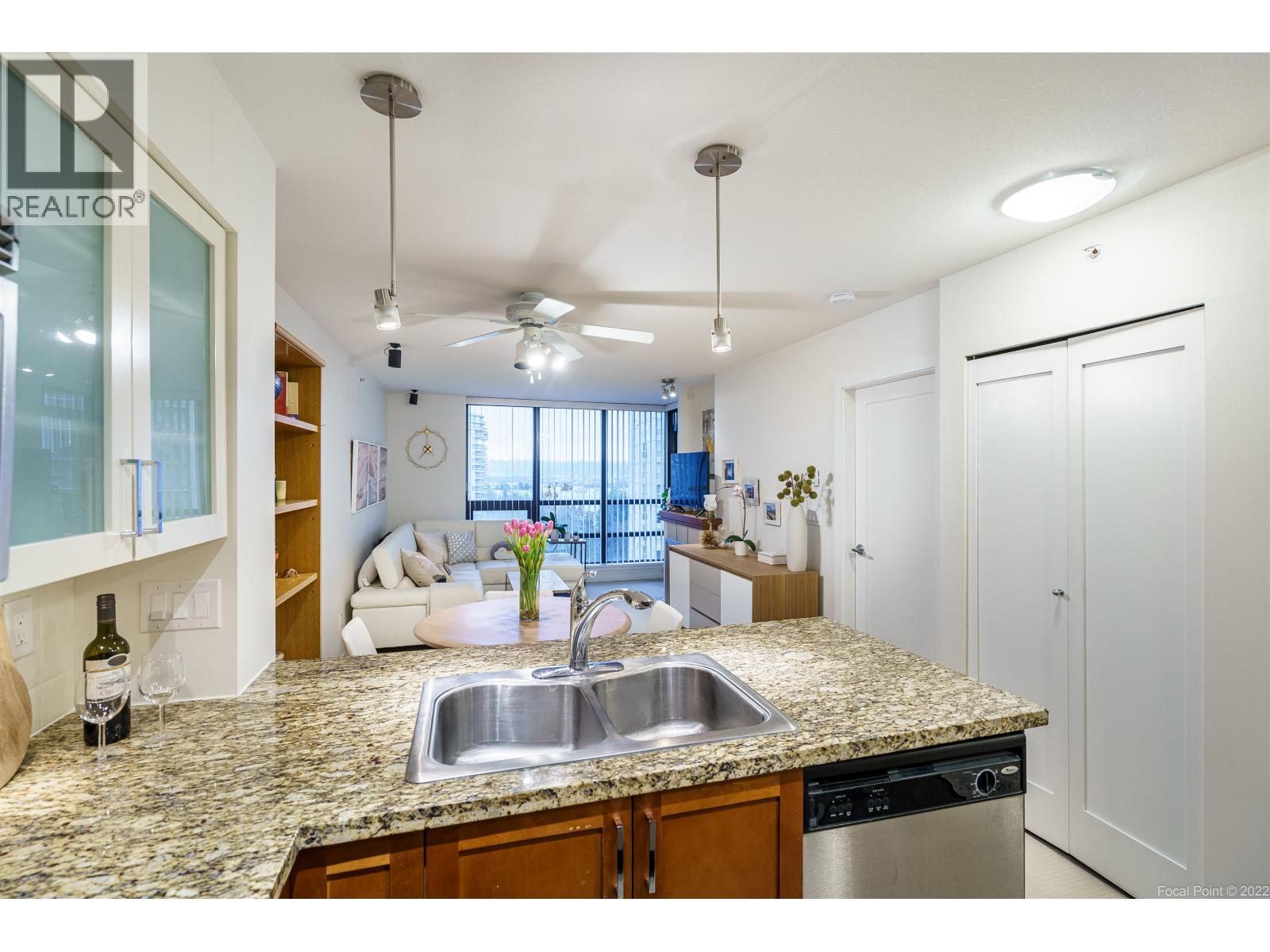 1102 1 Renaissance Square, New Westminster, British Columbia  V3M 0B6 - Photo 9 - R3131700