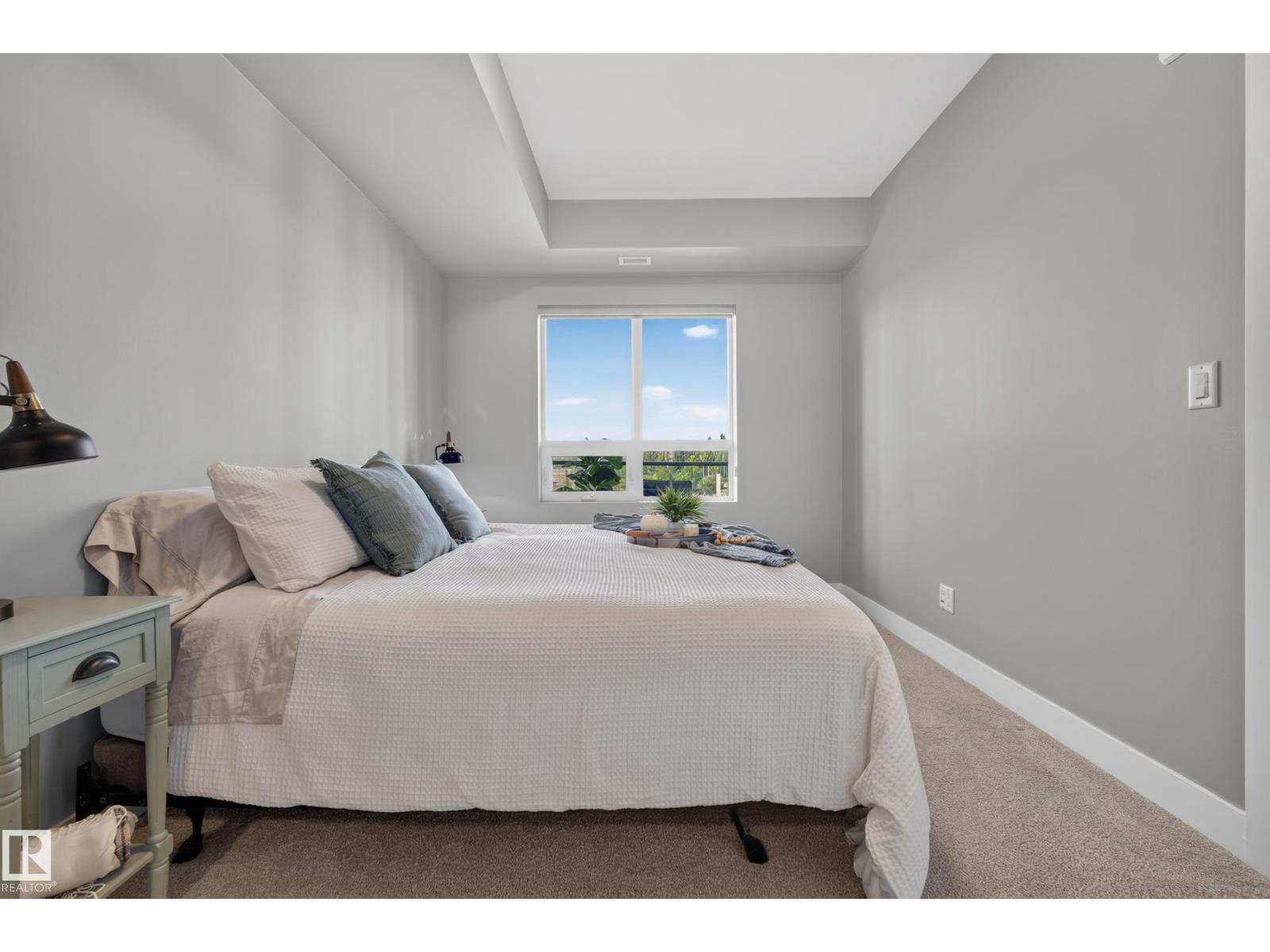 #732 200 BELLEROSE DR