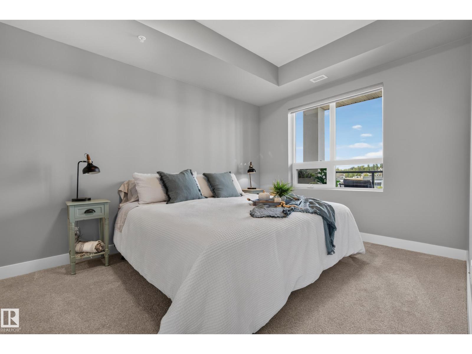 #732 200 BELLEROSE DR