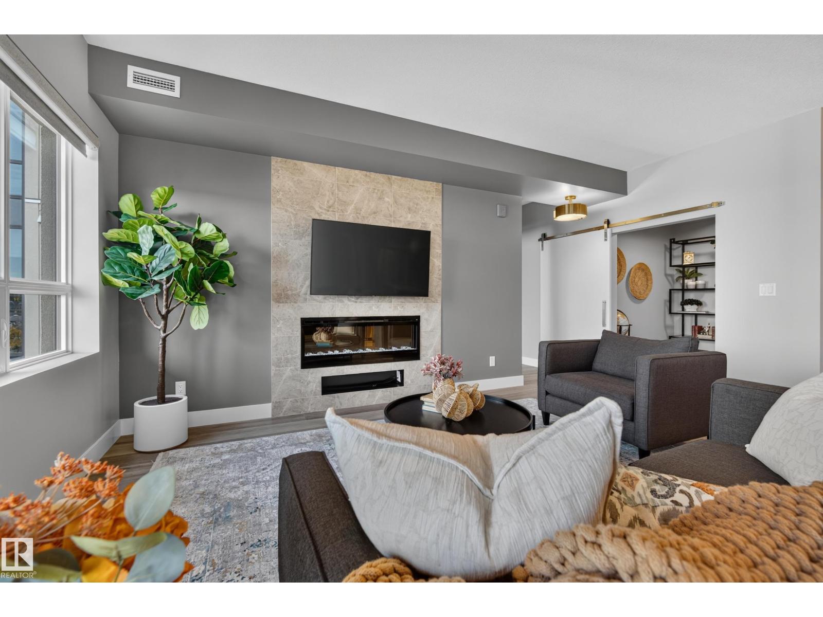 #732 200 BELLEROSE DR