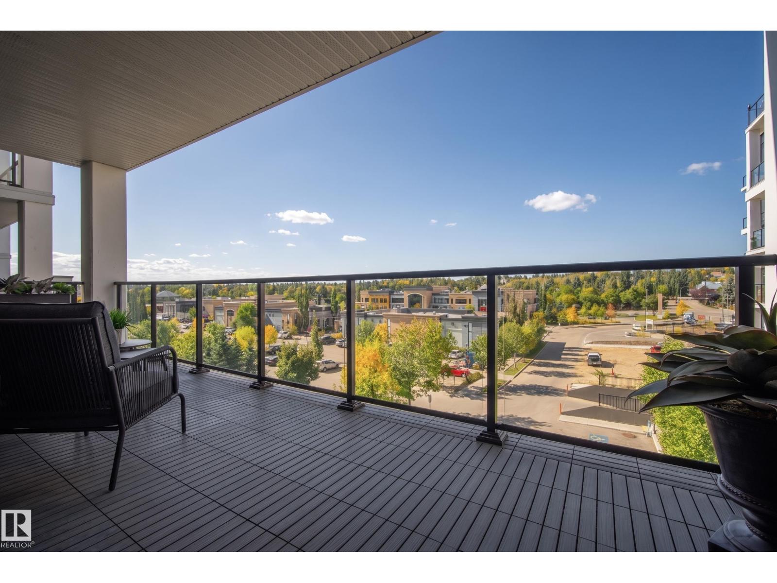 #732 200 BELLEROSE DR