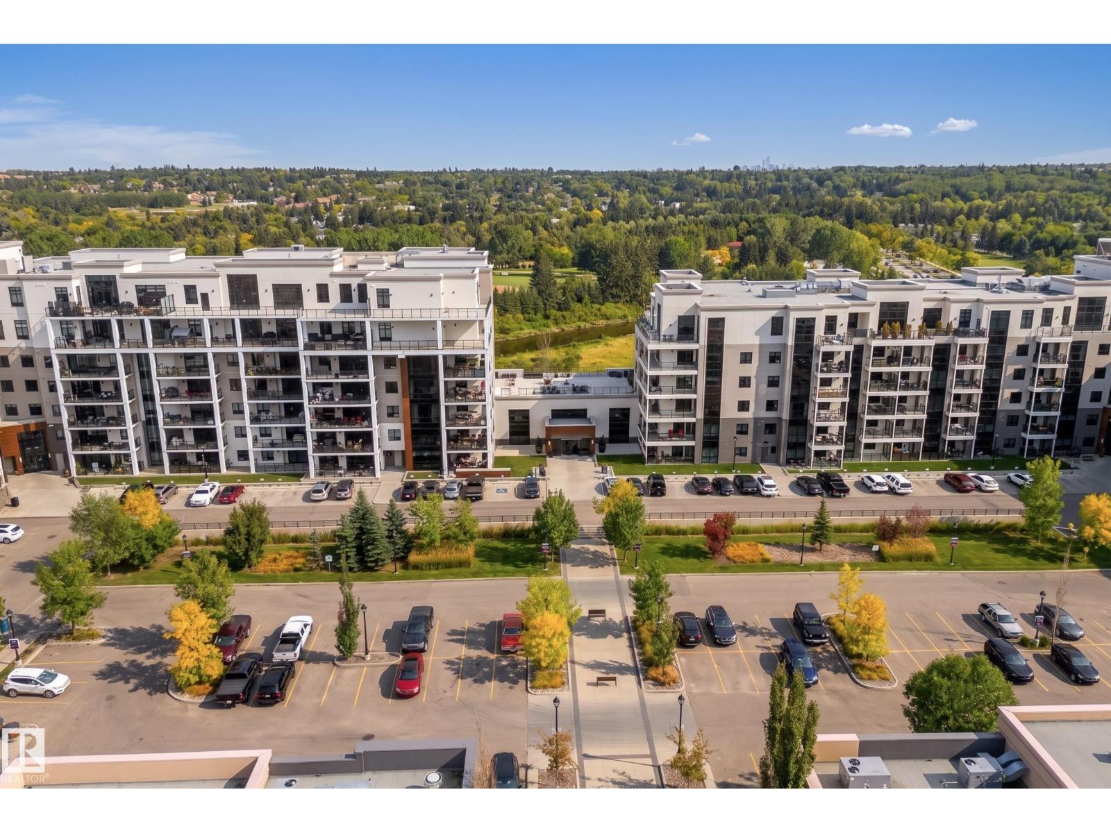 #732 200 BELLEROSE DR