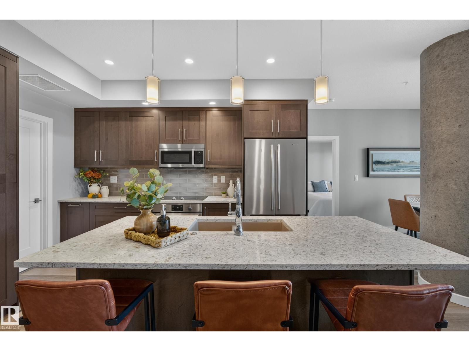 #732 200 BELLEROSE DR