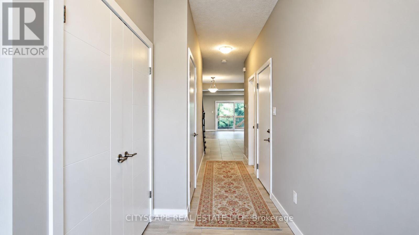 908 Robert Ferrie Drive, Kitchener, Ontario  N2R 0P2 - Photo 2 - X13828446