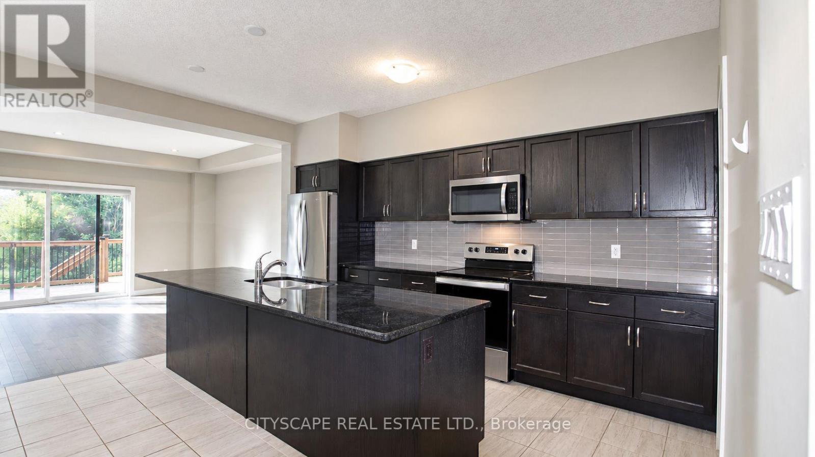 908 Robert Ferrie Drive, Kitchener, Ontario  N2R 0P2 - Photo 5 - X13828446