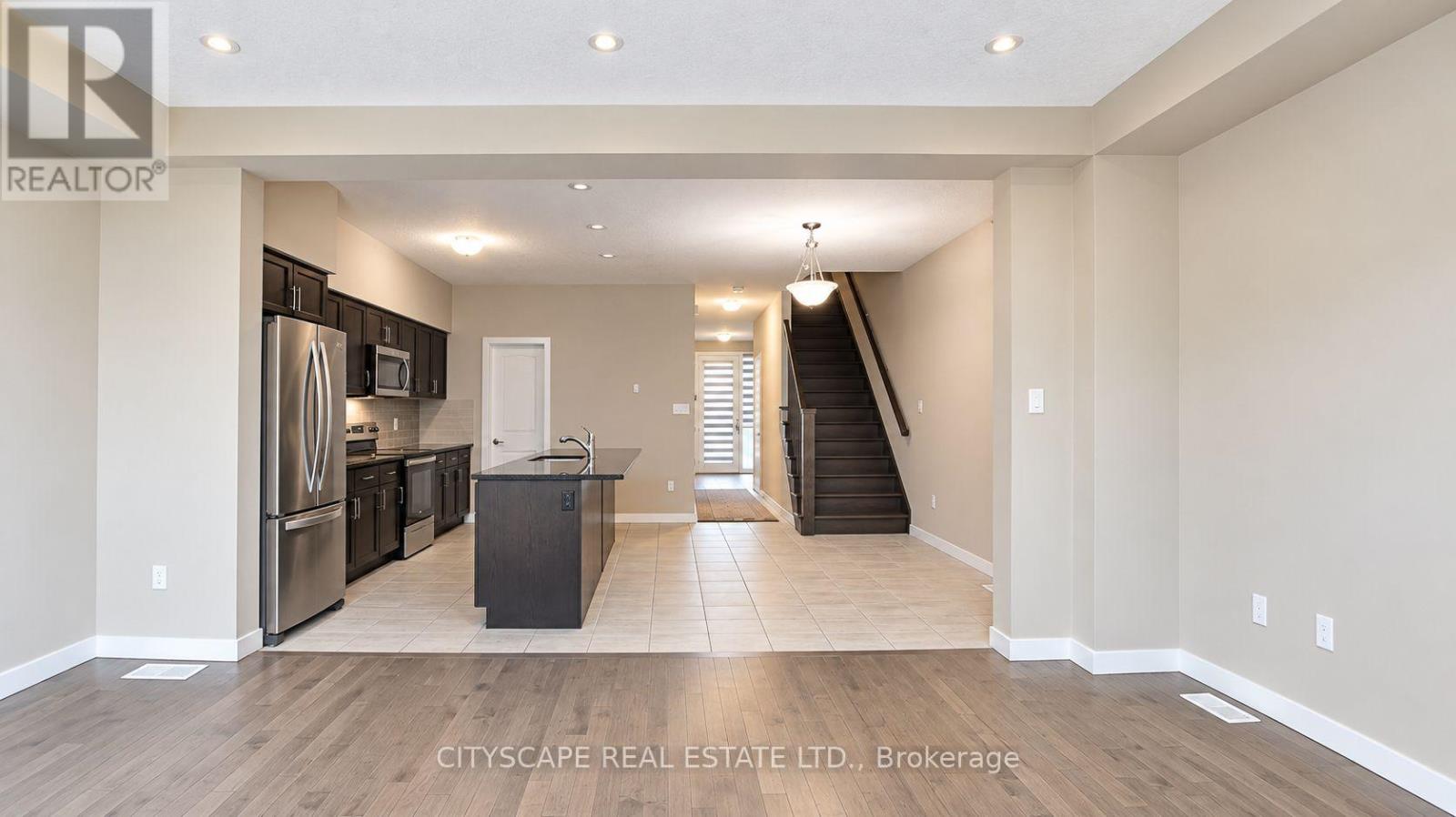 908 Robert Ferrie Drive, Kitchener, Ontario  N2R 0P2 - Photo 3 - X13828446
