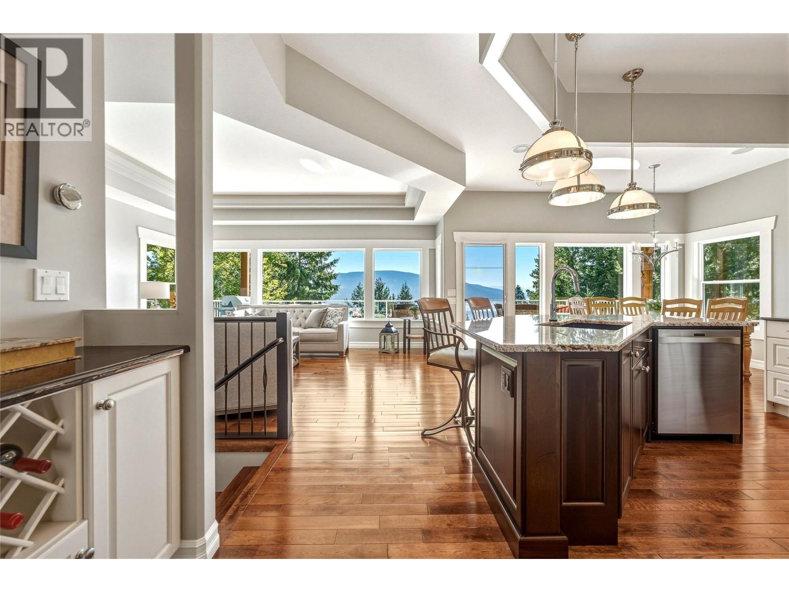 642 Mountain Drive, Vernon, British Columbia  V1H 2B7 - Photo 7 - 10401776