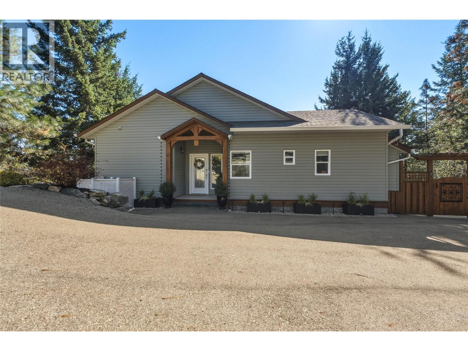 642 Mountain Drive, Vernon, British Columbia  V1H 2B7 - Photo 4 - 10401776