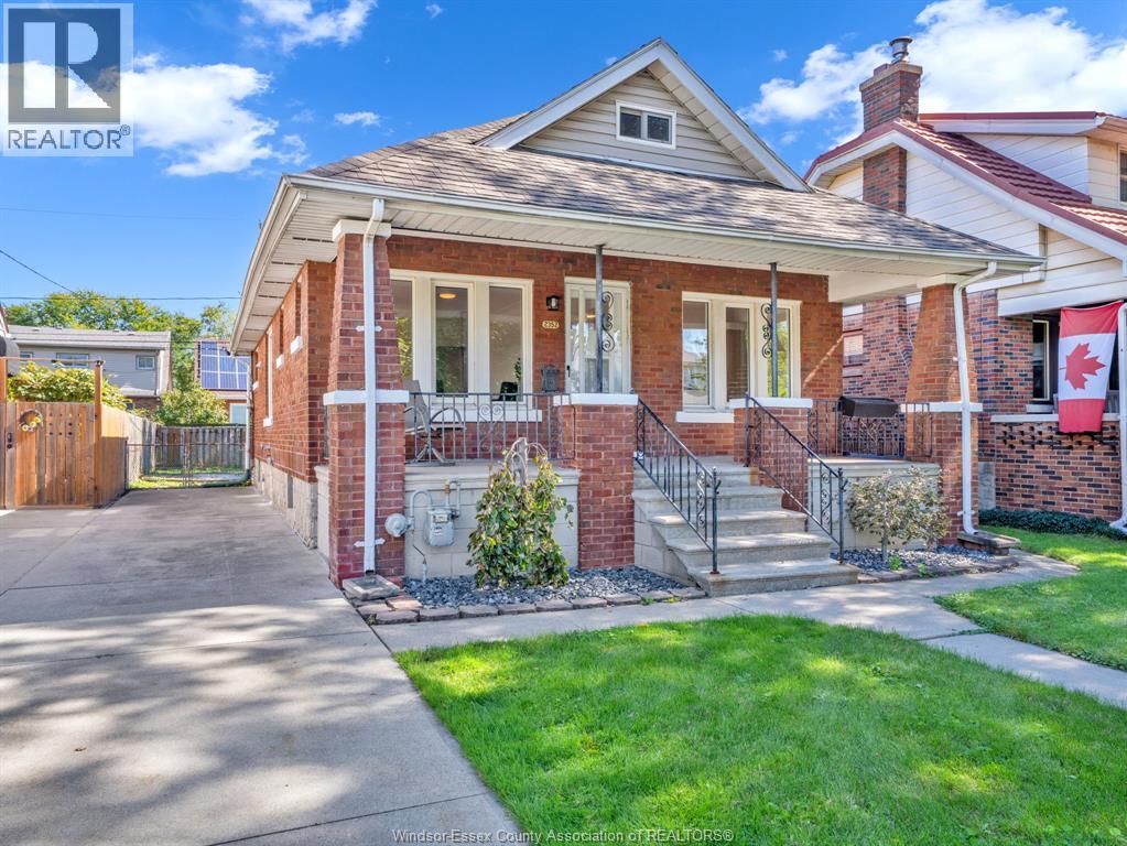 2352 LINCOLN ROAD, Windsor, Ontario