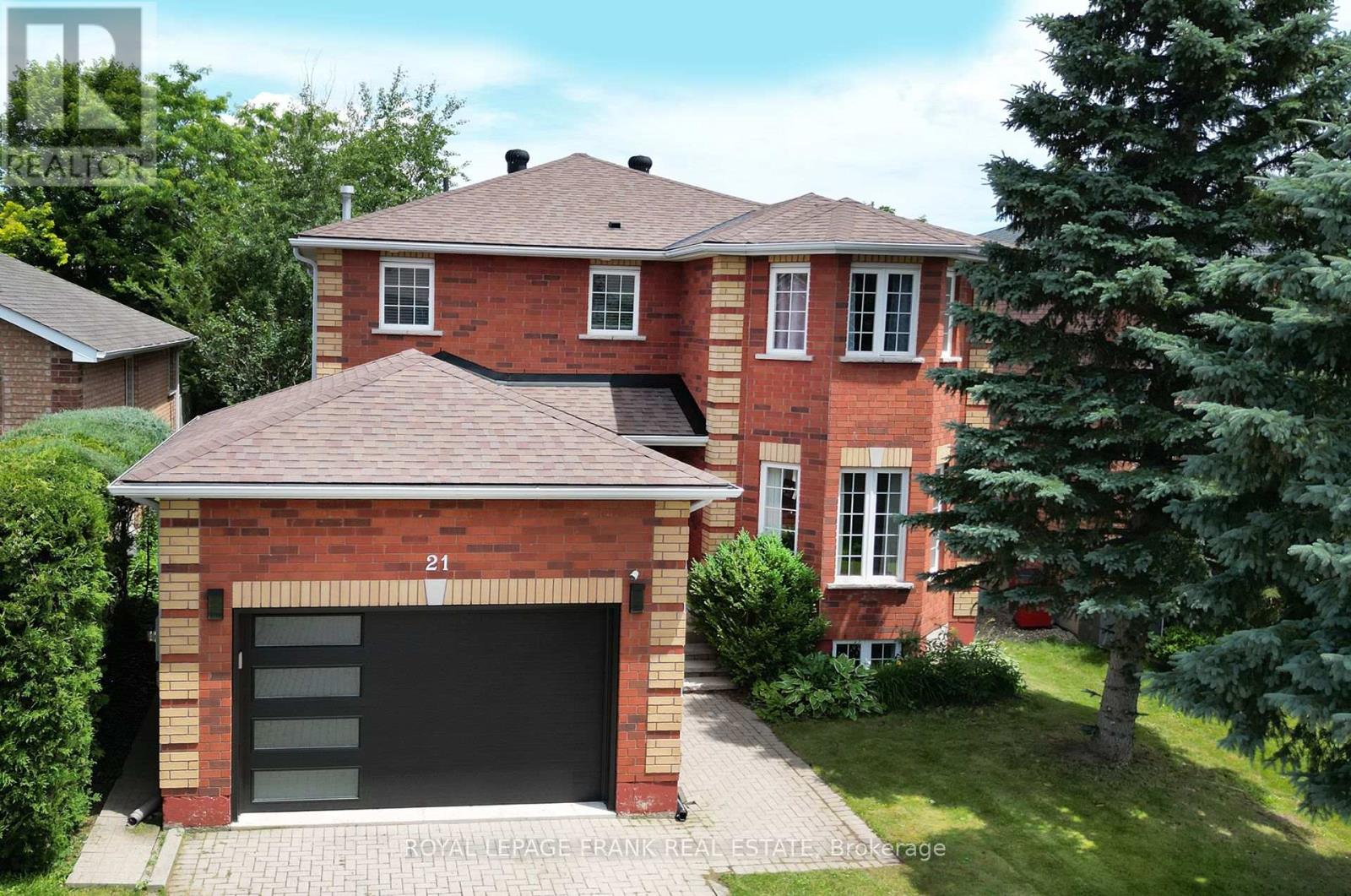 21 Crompton Drive, Barrie, Ontario L4M 6N1 - Photo 2 - S13835548