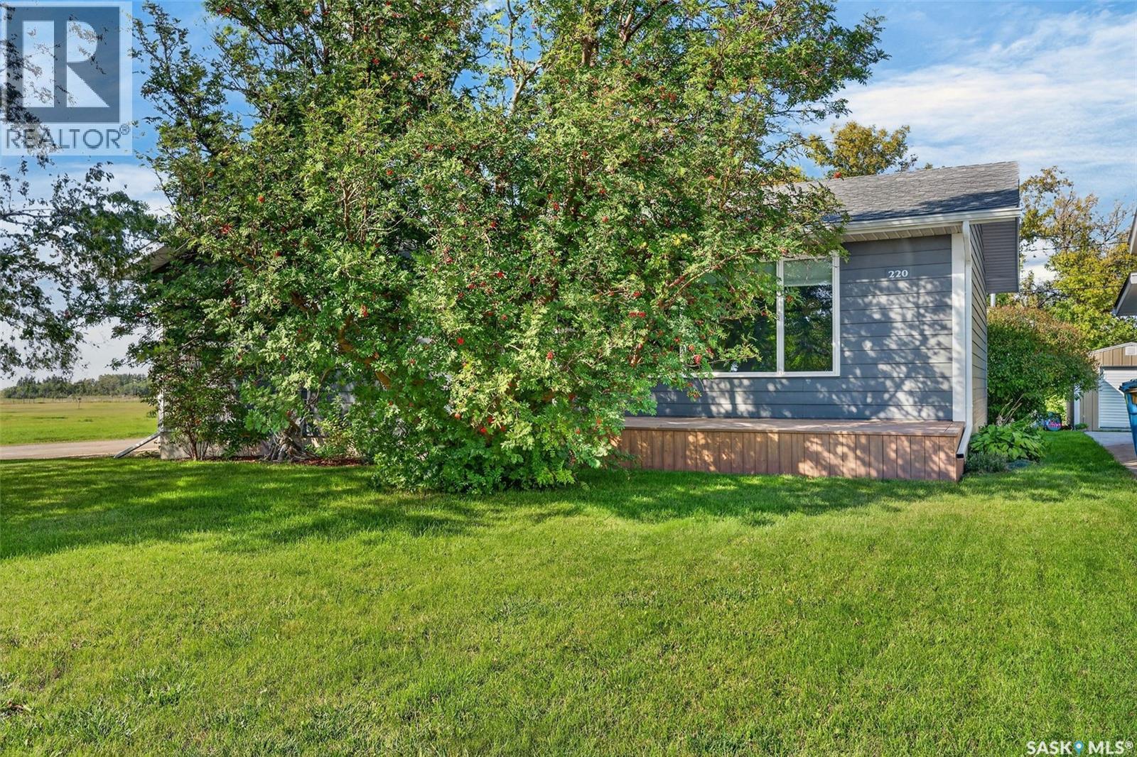 220 Millburn Street, Melfort, Saskatchewan  S0E 1A0 - Photo 2 - SK049723