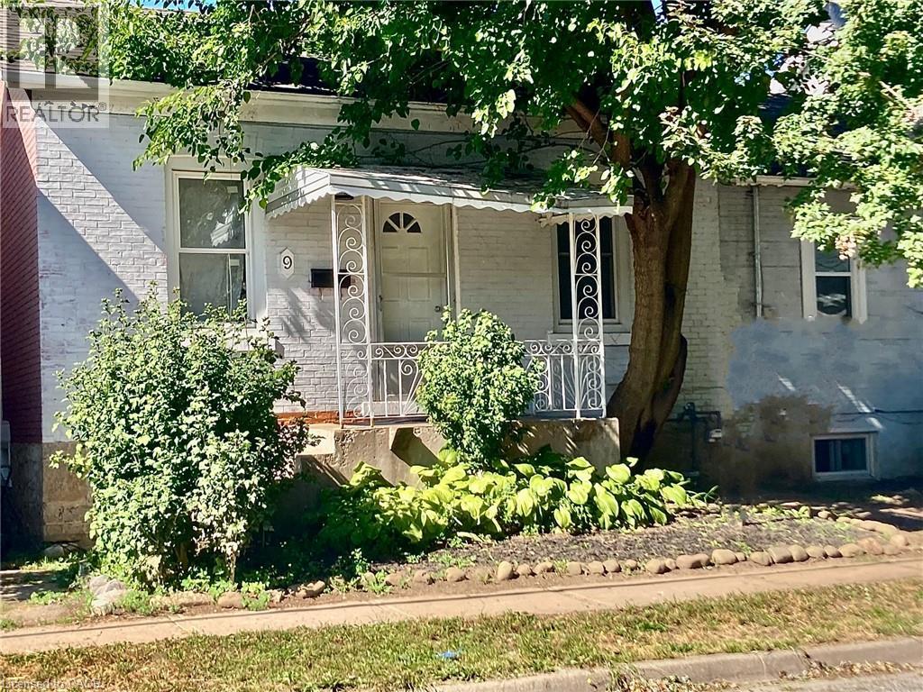 9 Woodland Avenue
