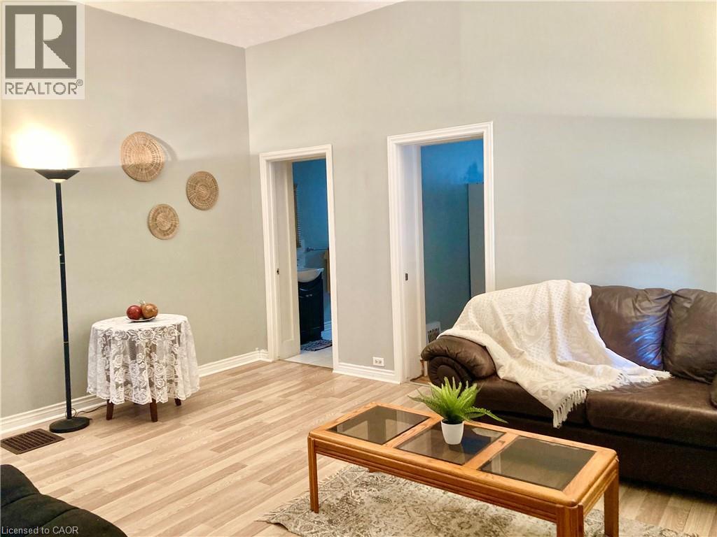 9 Woodland Avenue, St. Catharines, Ontario  L2R 5A1 - Photo 3 - 40862349