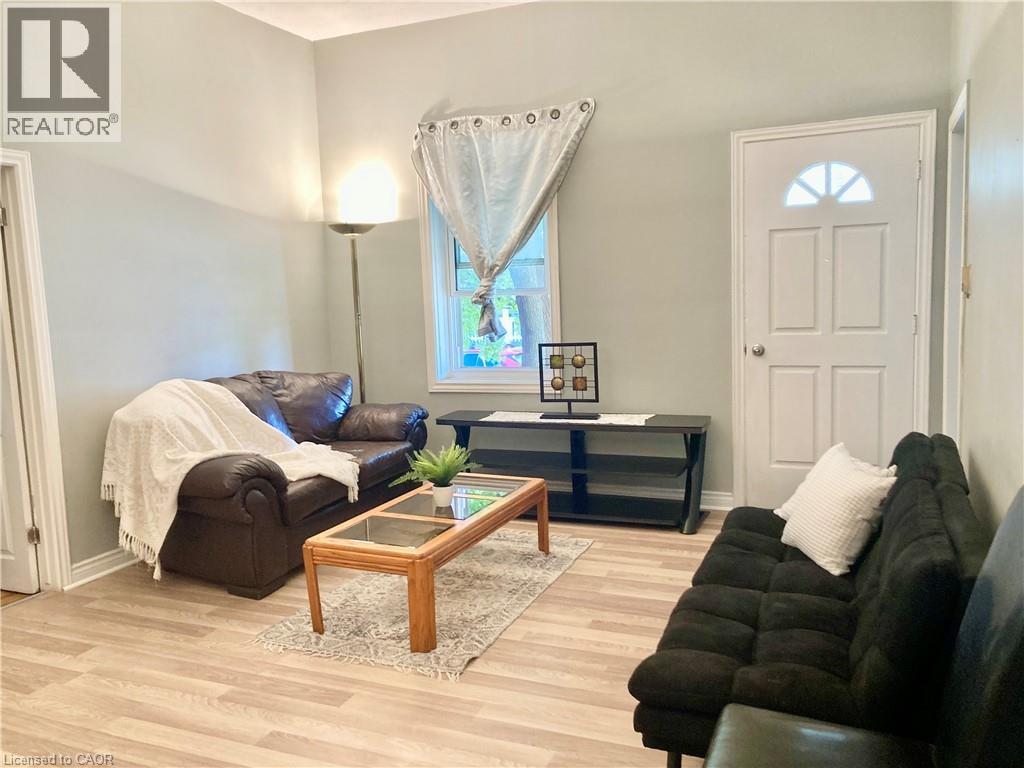 9 Woodland Avenue, St. Catharines, Ontario  L2R 5A1 - Photo 4 - 40862349