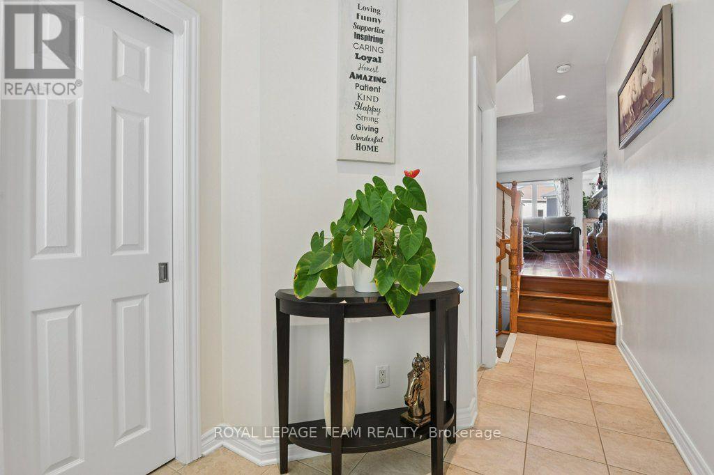 303 Balinroan Crescent, Ottawa, Ontario  K2J 3T7 - Photo 4 - X13835372