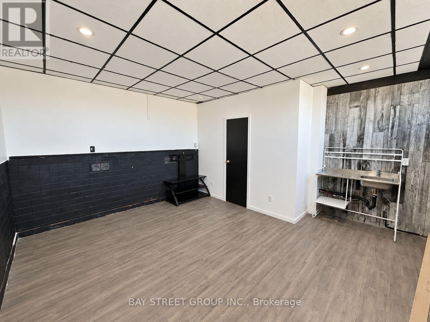 4830 Bridge Street, Niagara Falls, Ontario  L2E 2R9 - Photo 2 - X13835412