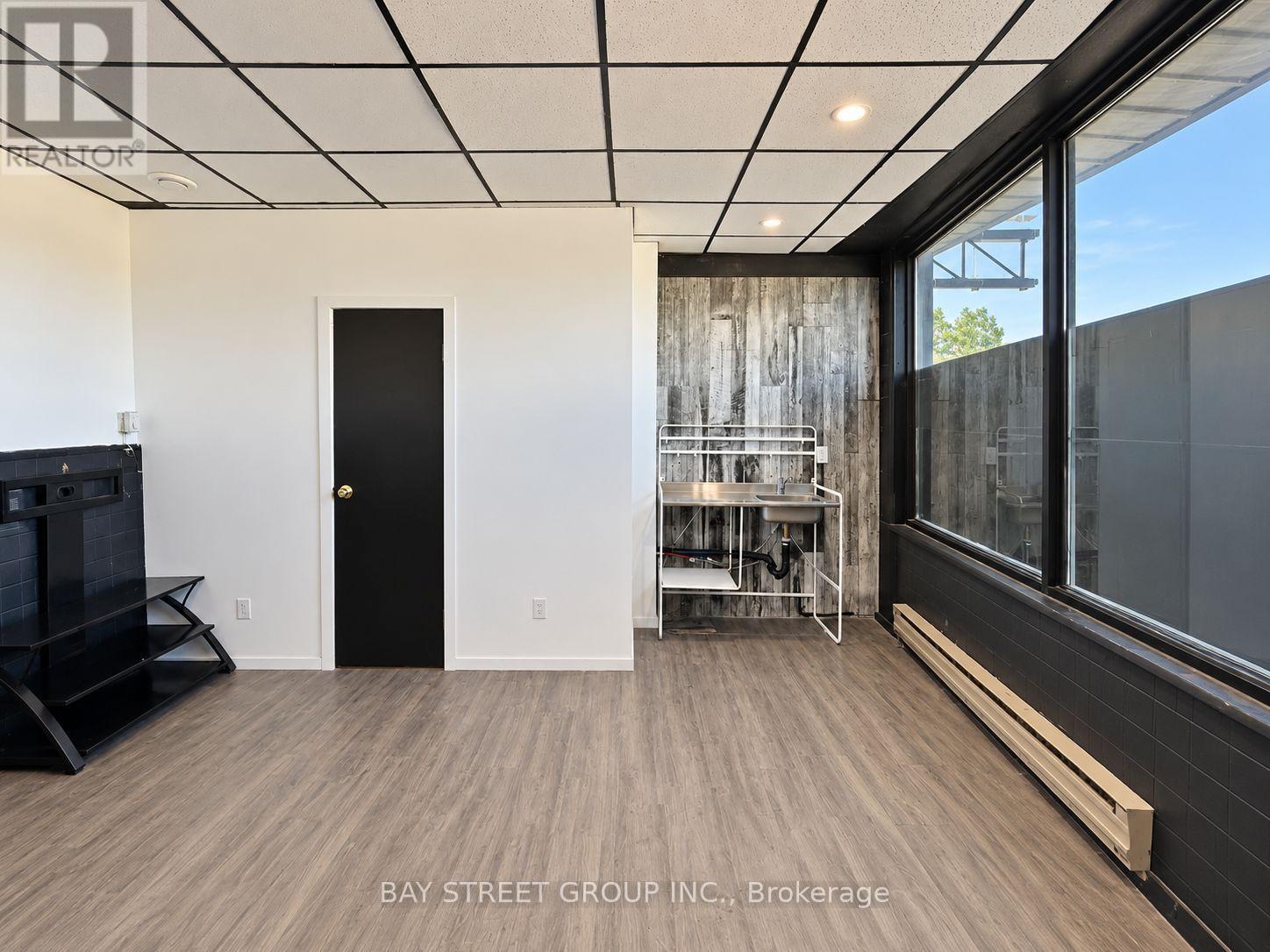 4830 Bridge Street, Niagara Falls, Ontario  L2E 2R9 - Photo 3 - X13835412