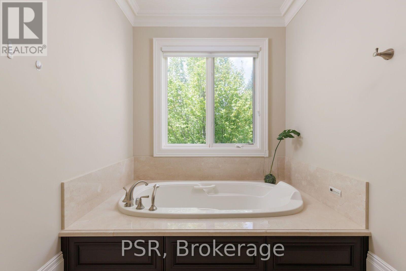 94 Munro Boulevard, Toronto, Ontario  M2P 1C4 - Photo 24 - C13835204